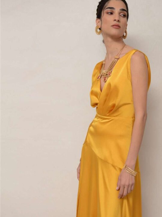 nash-04-misty-dark-yellow-kitrino-maxi-dress-forema-nashbyna-natashaavloniti-greekdesigner-weddingdresses-episima-foremata-vradina-foremata-800x1143